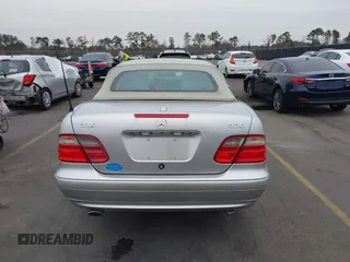 2001 Mercedes-Benz CLK 320 z VIN WDBLK65G81T083711, wystawiony jako IAAI lot #41197334 z przebiegiem 215 544 mil mil oraz . Historia ofert i sprzedaży dostępna na DreamBid. Obrazek 16.