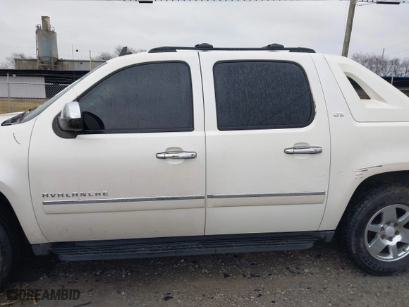 2012 Chevrolet Avalanche LTZ with VIN 3GNMCGE03CG254318, listed as a IAAI auction lot 41538283 with 291,833 mi miles. Bid and sale history available at carsss.com. Image 14.