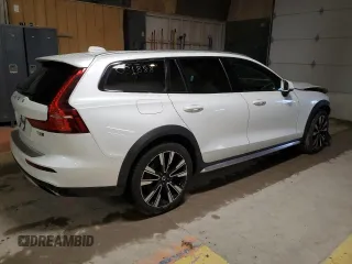 2020 Volvo V60 z VIN YV4102WKXL1031888, wystawiony jako Copart lot #47873925 z przebiegiem 59 799 mil mil oraz Szkody całkowita. Historia ofert i sprzedaży dostępna na DreamBid. Obrazek 3.