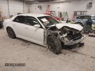 2017 Chrysler 300 S z VIN 2C3CCAGG0HH631534, wystawiony jako IAAI lot #41502322 z przebiegiem 100 277 mil mil oraz . Historia ofert i sprzedaży dostępna na DreamBid. Obrazek 1.