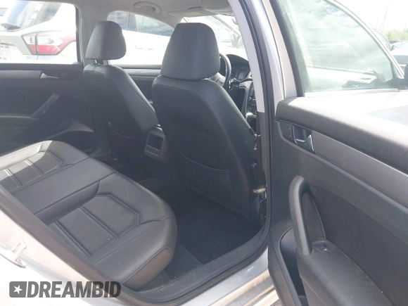 2015 Volkswagen Passat Wolfsburg Edition z VIN 1VWAT7A39FC096437, wystawiony jako IAAI lot #42343129 z przebiegiem 142 474 mil mil oraz . Historia ofert i sprzedaży dostępna na DreamBid. Obrazek 8.