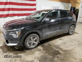 2023 Kia Niro LX with VIN KNDCP3LE7P5116617, listed as a Copart auction lot 45400925 with 9,075 mi miles and Salvage Title. Bid and sale history available at carsss.com. Image 1.