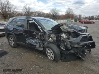 2019 Toyota RAV4 XLE with VIN JTMW1RFV6KD004869, listed as a Copart auction lot 82302754 with 118,015 mi miles and Salvage Title. Bid and sale history available at carsss.com. Image 4.