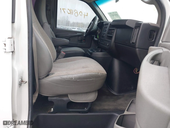 2012 Chevrolet Express Passenger 1LT with VIN 1GAZG1FG2C1158103, listed as a IAAI auction lot 40811071 with 264,063 mi miles. Bid and sale history available at carsss.com. Image 5.