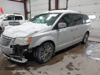 2011 Chrysler Town & Country Limited with VIN 2A4RR6DG3BR698226, listed as a IAAI auction lot 41598412 with 184,998 mi miles. Bid and sale history available at carsss.com. Image 2.