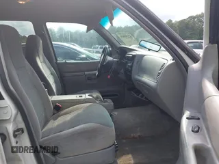 2000 Ford Explorer XLS z VIN 1FMZU62X5YUA64074, wystawiony jako IAAI lot #42298009 z przebiegiem 214 126 mil mil oraz . Historia ofert i sprzedaży dostępna na DreamBid. Obrazek 5.