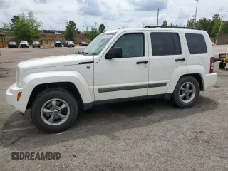 2008 Jeep Liberty Sport z VIN 1J8GN28KX8W266600, wystawiony jako Copart lot #54178985 z przebiegiem 156 294 mil mil oraz Szkody całkowita. Historia ofert i sprzedaży dostępna na DreamBid. Obrazek 1.