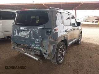 2018 Jeep Renegade Latitude with VIN ZACCJABB5JPJ26670, listed as a IAAI auction lot 41916152 with 76,193 mi miles. Bid and sale history available at carsss.com. Image 4.