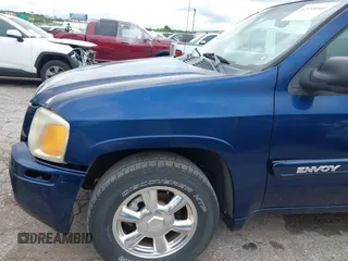 2003 GMC Envoy SLE z VIN 1GKDS13S432414698, wystawiony jako IAAI lot #42338640 z przebiegiem 210 988 mil mil oraz . Historia ofert i sprzedaży dostępna na DreamBid. Obrazek 6.