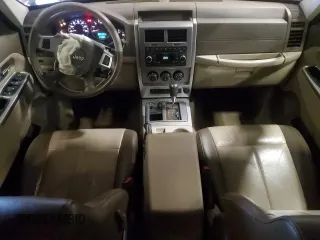 2008 Jeep Liberty Limited z VIN 1J8GN58K78W267267, wystawiony jako Copart lot #51905855 z przebiegiem 141 054 mil mil oraz Nie do naprawy. Historia ofert i sprzedaży dostępna na DreamBid. Obrazek 8.