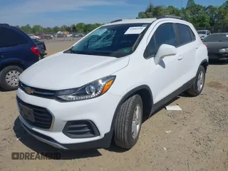 2020 Chevrolet Trax LT z VIN KL7CJLSB9LB316058, wystawiony jako IAAI lot #42084196 z przebiegiem 61 921 mil mil oraz . Historia ofert i sprzedaży dostępna na DreamBid. Obrazek 2.