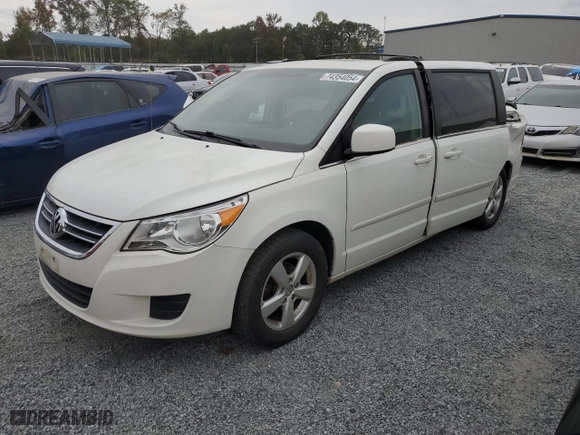 2009 Volkswagen Routan SE with VIN 2V8HW34139R582544, listed as a Copart auction lot 74354054 with 136,528 mi miles and Salvage Title. Bid and sale history available at carsss.com. Image 1.