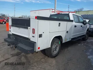 2019 Ford F-350 with VIN 1FD7W3B65KED43890, listed as a IAAI auction lot 41379733 with 130,113 mi miles and . Bid and sale history available at DreamBid. Image 4.