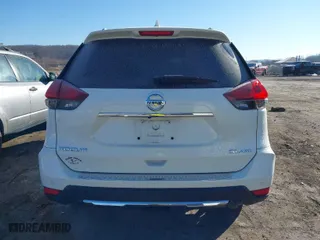 2019 Nissan Rogue SV with VIN 5N1AT2MV7KC819422, listed as a IAAI auction lot 41691724 with 104,551 mi miles. Bid and sale history available at carsss.com. Image 17.
