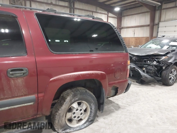 2003 Chevrolet Suburban LT with VIN 1GNFK16Z43J193565, listed as a IAAI auction lot 41683918 with 163,243 mi miles. Bid and sale history available at carsss.com. Image 6.