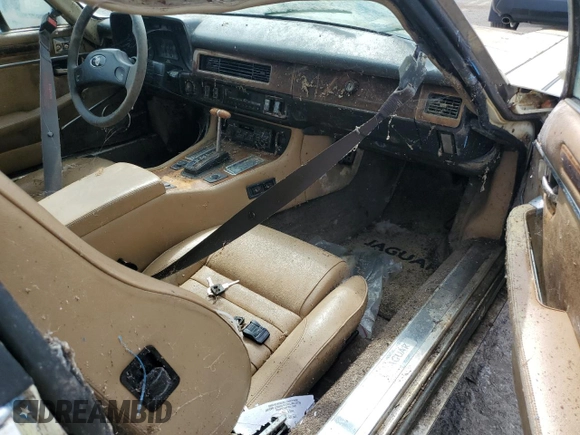 1989 Jaguar XJS z VIN SAJNY584XKC161154, wystawiony jako Copart lot #70912984 z przebiegiem 65 188 mil mil oraz Czysty tytuł • Clean title. Historia ofert i sprzedaży dostępna na DreamBid. Obrazek 8.