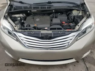 2017 Toyota Sienna XLE z VIN 5TDDZ3DC7HS166182, wystawiony jako Copart lot #61437105 z przebiegiem 101 491 mil mil oraz Szkoda całkowita • Salvage title. Historia ofert i sprzedaży dostępna na DreamBid. Obrazek 12.