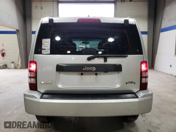 2011 Jeep Liberty Sport z VIN 1J4PN2GK8BW567540, wystawiony jako Copart lot #83463424 z przebiegiem 105 828 mil mil oraz Czysty tytuł • Clean title. Historia ofert i sprzedaży dostępna na DreamBid. Obrazek 6.
