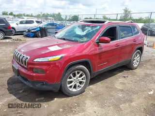 2017 Jeep Cherokee Latitude z VIN 1C4PJMCS0HW563302, wystawiony jako IAAI lot #42440735 z przebiegiem 63 889 mil mil oraz . Historia ofert i sprzedaży dostępna na DreamBid. Obrazek 2.