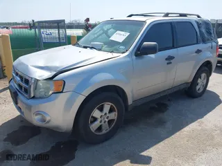 2010 Ford Escape XLT with VIN 1FMCU0D70AKC49781, listed as a IAAI auction lot 41916765 with 1 mi miles. Bid and sale history available at carsss.com. Image 2.