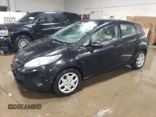 2013 Ford Fiesta S z VIN 3FADP4TJXDM214012, wystawiony jako Copart lot #47956375 z przebiegiem 28 273 mil mil oraz Szkoda całkowita • Salvage title. Historia ofert i sprzedaży dostępna na DreamBid. Obrazek 1.