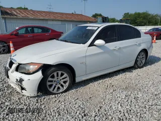 2007 BMW 3 Series 328i z VIN WBAVA33557KX74414, wystawiony jako Copart lot #59158635 z przebiegiem 135 672 mil mil oraz Czysty tytuł • Clean title. Historia ofert i sprzedaży dostępna na DreamBid. Obrazek 1.