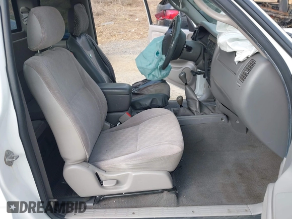 2004 Toyota Tacoma z VIN 5TEWN72N54Z463111, wystawiony jako IAAI lot #42093928 z przebiegiem 147 136 mil mil oraz . Historia ofert i sprzedaży dostępna na DreamBid. Obrazek 5.