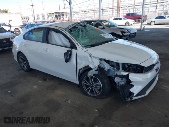 2022 Kia Forte LXS z VIN 3KPF24AD2NE425361, wystawiony jako IAAI lot #42004084 z przebiegiem 61 465 mil mil oraz . Historia ofert i sprzedaży dostępna na DreamBid. Obrazek 1.