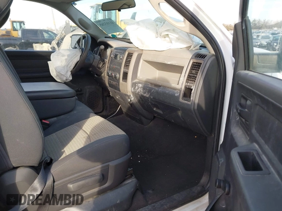 2012 Ram 1500 ST z VIN 3C6JD6DP5CG264518, wystawiony jako IAAI lot #41103265 z przebiegiem 145 791 mil mil oraz . Historia ofert i sprzedaży dostępna na DreamBid. Obrazek 5.