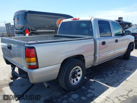 2006 GMC Sierra 1500 SLE1 z VIN 2GTEC13Z661353952, wystawiony jako IAAI lot #42018310 z przebiegiem 153 341 mil mil oraz . Historia ofert i sprzedaży dostępna na DreamBid. Obrazek 4.