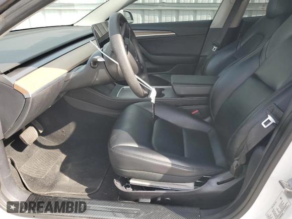 2021 Tesla Model 3 Standard Range Plus z VIN 5YJ3E1EA8MF098935, wystawiony jako Copart lot #53267905 z przebiegiem 116 673 mil mil oraz Szkody całkowita. Historia ofert i sprzedaży dostępna na DreamBid. Obrazek 7.