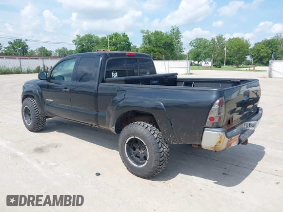 2005 Toyota Tacoma with VIN 5TEUX42N15Z027745, listed as a IAAI auction lot 42527295 with 302,892 mi miles and . Bid and sale history available at DreamBid. Image 3.
