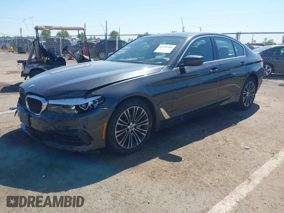 2019 BMW 5 Series 540i с VIN WBAJE5C5XKWW20300, выставлен на аукционе IAAI как лот 42139380 с пробегом 32 802 миль миль и . История ставок и продаж доступна на DreamBid. Изображение 2.