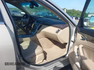 2009 Cadillac CTS RWD с VIN 1G6DF577290119328, выставлен на аукционе IAAI как лот 42508096 с пробегом 136 049 миль миль и . История ставок и продаж доступна на DreamBid. Изображение 5.