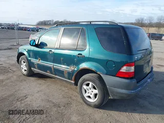 1998 Mercedes-Benz M-Class with VIN 4JGAB54E7WA034632, listed as a IAAI auction lot 41523291 with 153,241 mi miles. Bid and sale history available at carsss.com. Image 3.
