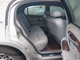 2000 Lincoln Town Car Signature z VIN 1LNHM82W3YY859857, wystawiony jako IAAI lot #42495876 z przebiegiem Nie podano mil oraz . Historia ofert i sprzedaży dostępna na DreamBid. Obrazek 8.