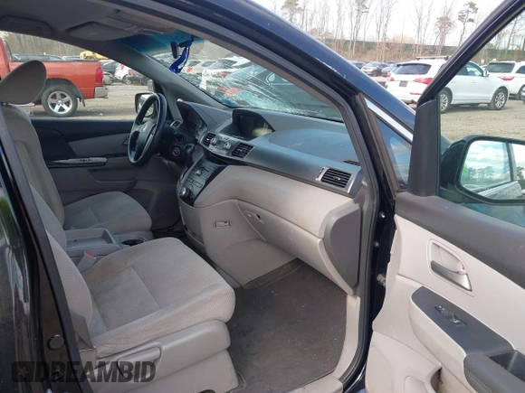 2011 Honda Odyssey EX with VIN 5FNRL5H4XBB011918, listed as a IAAI auction lot 42056043 with 201,821 mi miles and . Bid and sale history available at carsss.com. Image 5.