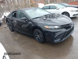 2022 Toyota Camry SE with VIN 4T1G11AK9NU714724, listed as a IAAI auction lot 41504720 with 63,237 mi miles. Bid and sale history available at carsss.com. Image 1.