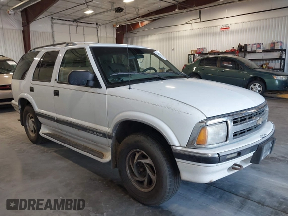 1995 Chevrolet Blazer with VIN 1GNDT13W0S2182537, listed as a IAAI auction lot 42647704 with 288,515 mi miles and . Bid and sale history available at DreamBid. Image 1.