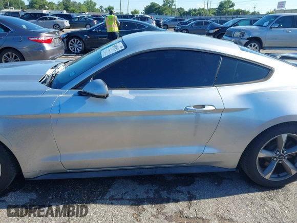 2015 Ford Mustang V6 z VIN 1FA6P8AM8F5369227, wystawiony jako IAAI lot #42607851 z przebiegiem 135 428 mil mil oraz . Historia ofert i sprzedaży dostępna na DreamBid. Obrazek 14.