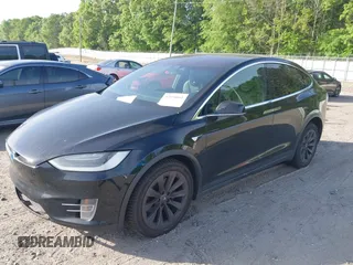 2017 Tesla Model X 90D z VIN 5YJXCAE29HF078571, wystawiony jako IAAI lot #42050041 z przebiegiem 216 874 mil mil oraz . Historia ofert i sprzedaży dostępna na DreamBid. Obrazek 17.