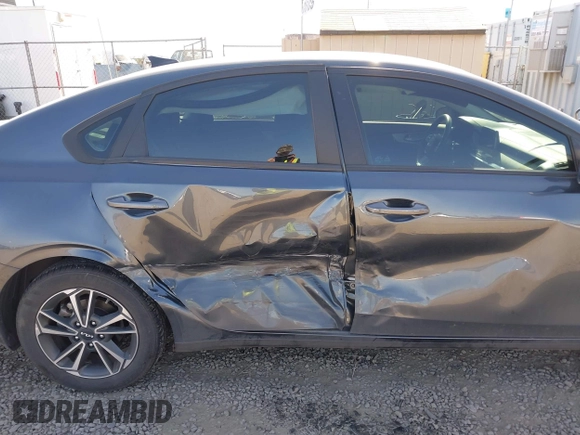2023 Kia Forte LXS z VIN 3KPF24AD8PE585604, wystawiony jako IAAI lot #42098930 z przebiegiem 18 946 mil mil oraz . Historia ofert i sprzedaży dostępna na DreamBid. Obrazek 6.
