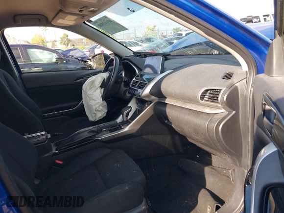2019 Mitsubishi Eclipse Cross LE z VIN JA4AT4AA1KZ033379, wystawiony jako IAAI lot #40142860 z przebiegiem 75 804 mil mil oraz . Historia ofert i sprzedaży dostępna na DreamBid. Obrazek 5.