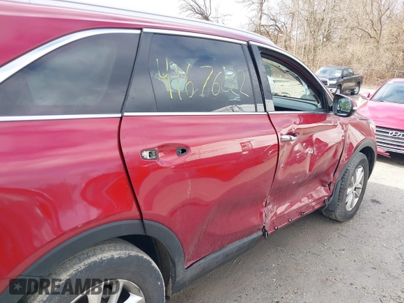 2018 Kia Sorento L with VIN 5XYPG4A36JG387725, listed as a IAAI auction lot 41676022 with 84,504 mi miles. Bid and sale history available at carsss.com. Image 18.