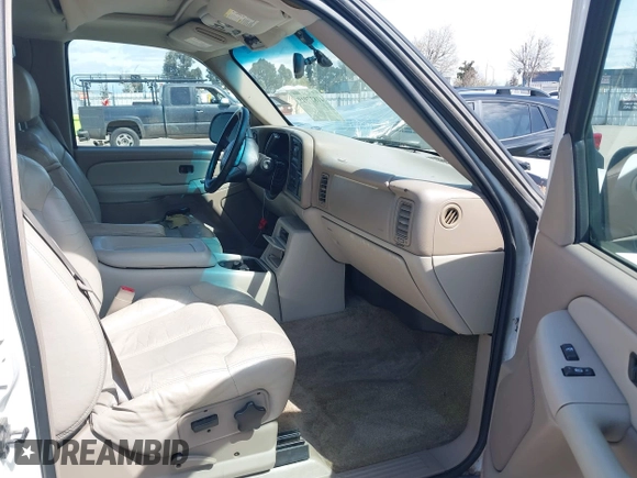 2002 Chevrolet Suburban Z71 with VIN 3GNFK16Z22G270482, listed as a IAAI auction lot 41827919 with 206,240 mi miles. Bid and sale history available at carsss.com. Image 5.