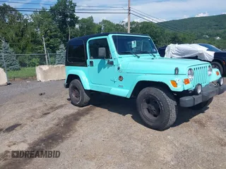 2002 Jeep Wrangler Sahara z VIN 1J4FA59S62P768112, wystawiony jako IAAI lot #42657738 z przebiegiem 196 571 mil mil oraz . Historia ofert i sprzedaży dostępna na DreamBid. Obrazek 1.