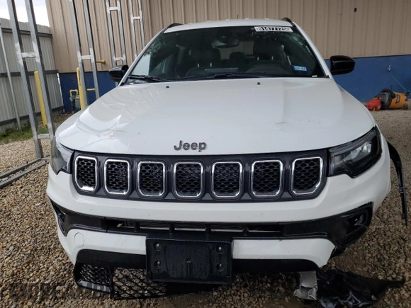 2023 Jeep Compass Latitude with VIN 3C4NJDBN7PT553339, listed as a Copart auction lot 51477725 with 42,539 mi miles and Salvage Title. Bid and sale history available at DreamBid. Image 5.