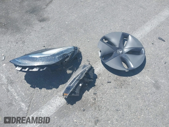 2018 Tesla Model 3 Long Range Battery z VIN 5YJ3E1EA9JF042319, wystawiony jako IAAI lot #41871931 z przebiegiem 138 837 mil mil oraz . Historia ofert i sprzedaży dostępna na DreamBid. Obrazek 12.