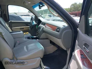 2007 GMC Yukon z VIN 1GKEK13077J129718, wystawiony jako IAAI lot #42449926 z przebiegiem 265 031 mil mil oraz . Historia ofert i sprzedaży dostępna na DreamBid. Obrazek 5.
