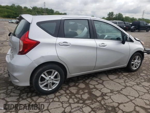 2017 Nissan Note SV z VIN 3N1CE2CP3HL365468, wystawiony jako Copart lot #58022605 z przebiegiem 100 918 mil mil oraz Czysty tytuł • Clean title. Historia ofert i sprzedaży dostępna na DreamBid. Obrazek 3.